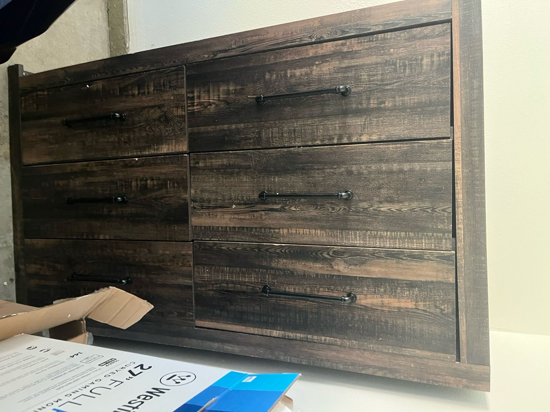 Dresser An Mirror