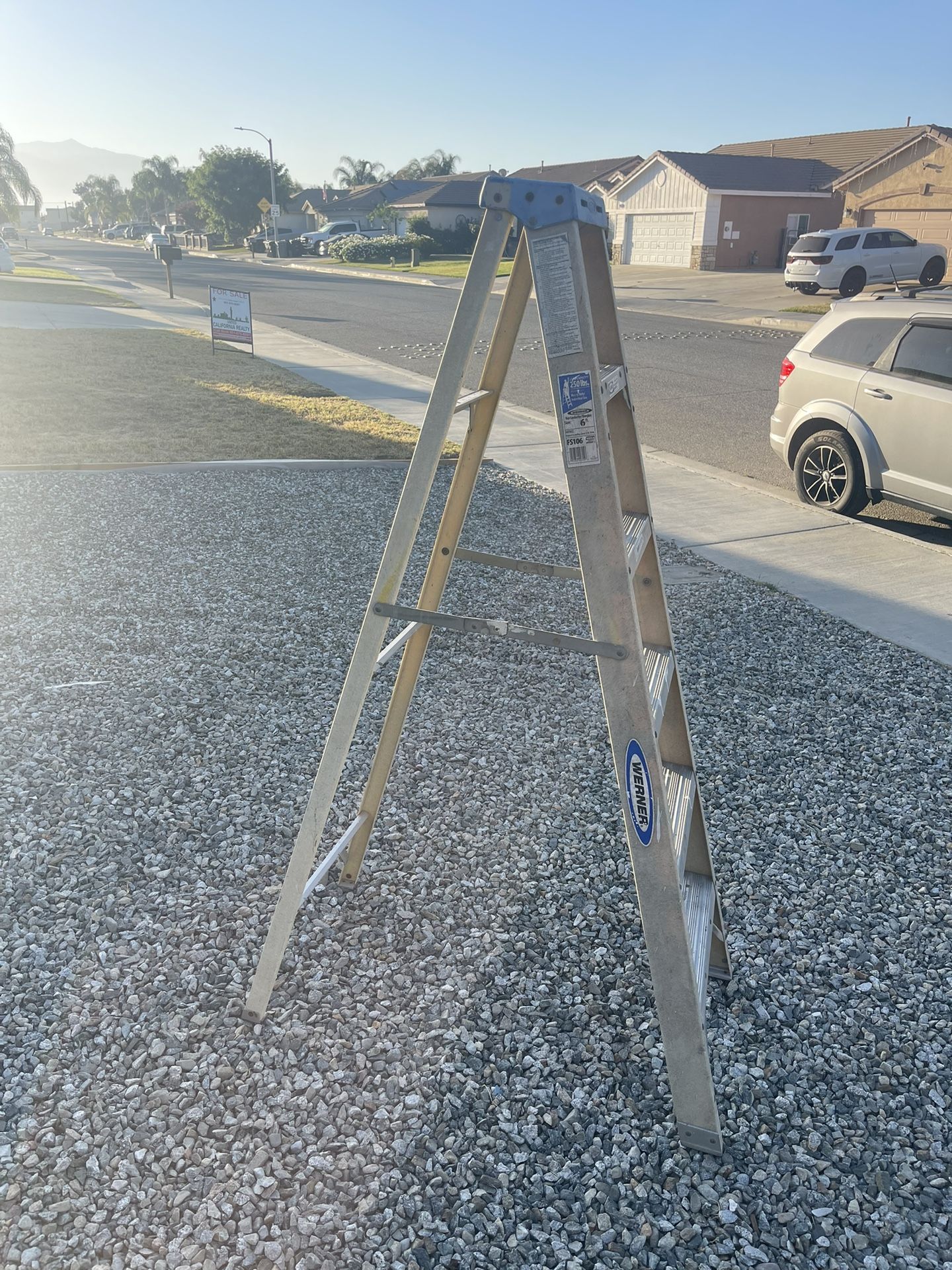 6 ft. Fiberglass Step Ladder 250 lb. Load Capacity