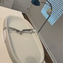 Skip hop changing table