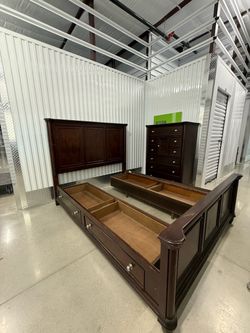 Dark Cherry Wood Queen Bedroom Set with Storage
