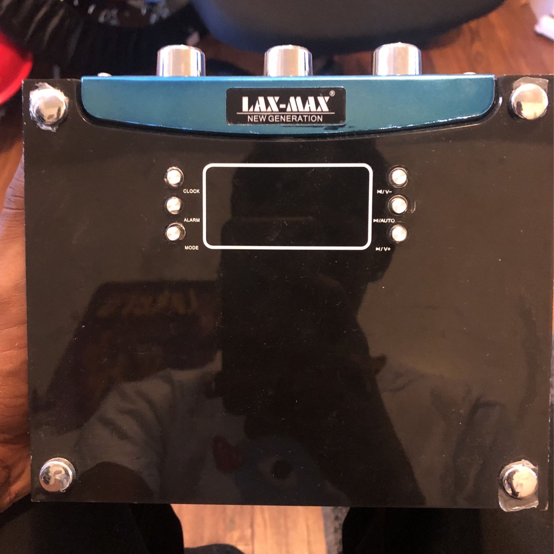 LAX-MAX speaker