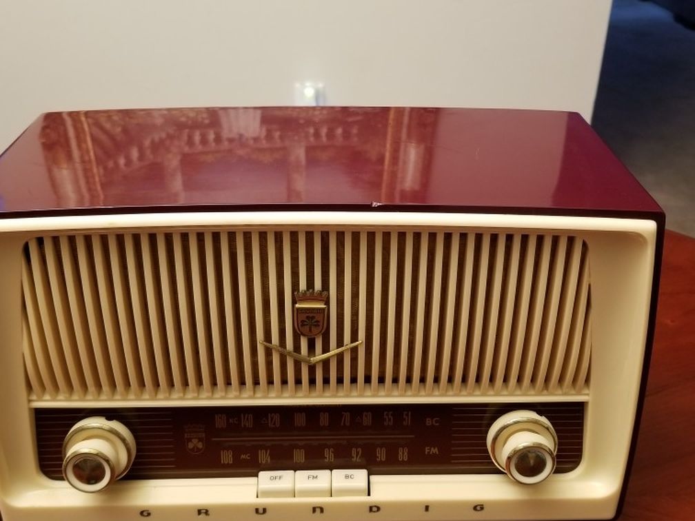 Grundig Majestic Table Radio