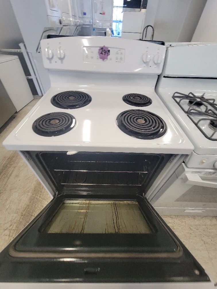 Ge Electric Stove Used Good Condition With 90day's Warranty.
