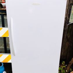Frigidaire Freezer (Model: FFU14FC4CW8)