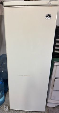 Igloo Upright Freezer White