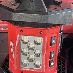 Milwaukee 18v Flood Light 