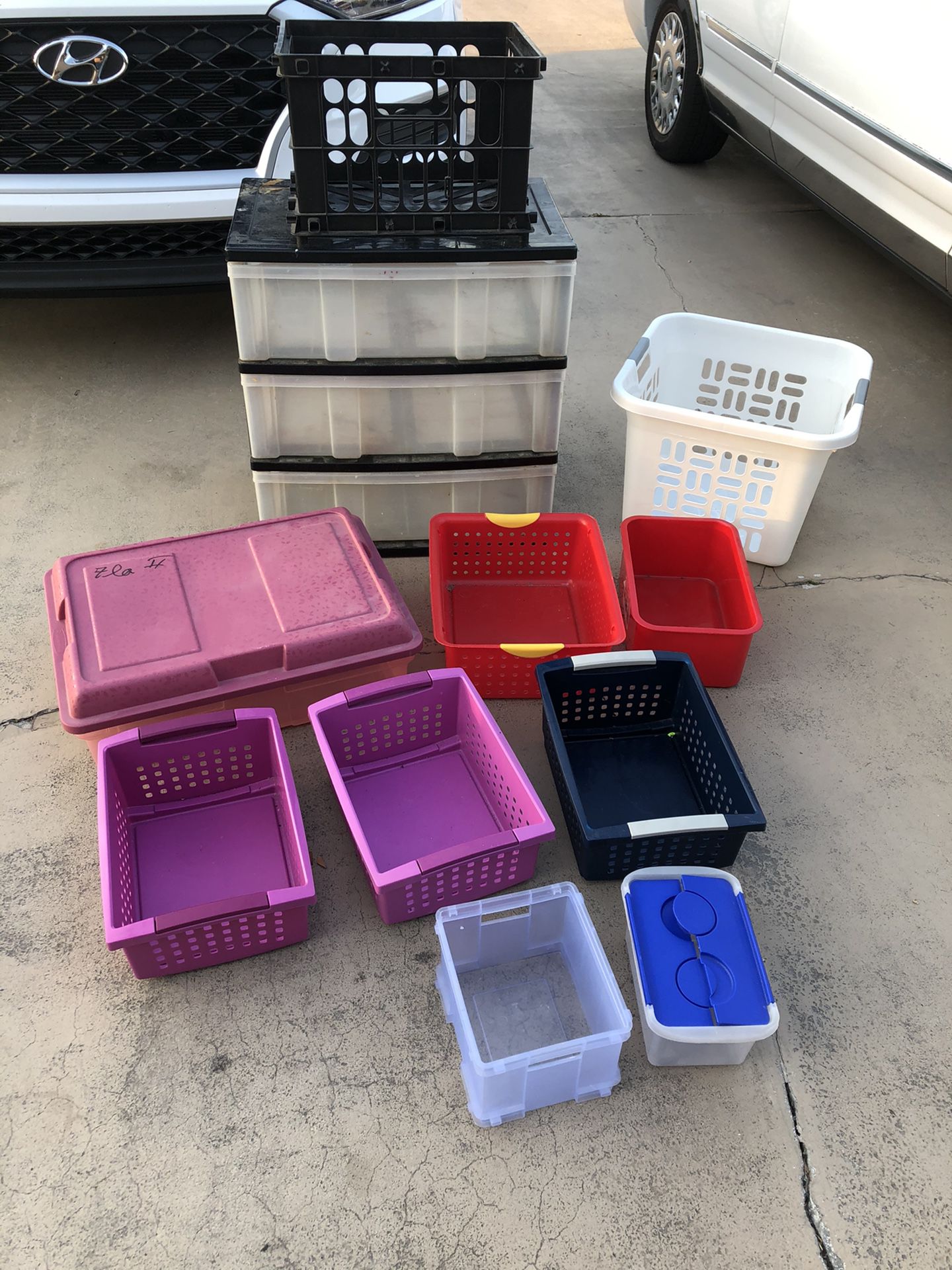 Toy organizing bins