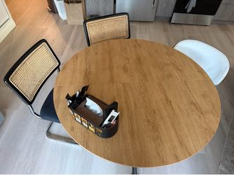HIPIHOM 43.2"-59.1" Extendable Round Dining Table