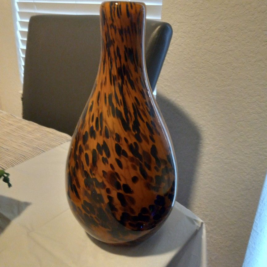 Tiger Vase Vintage.. Really Nice! Perfect Condition!