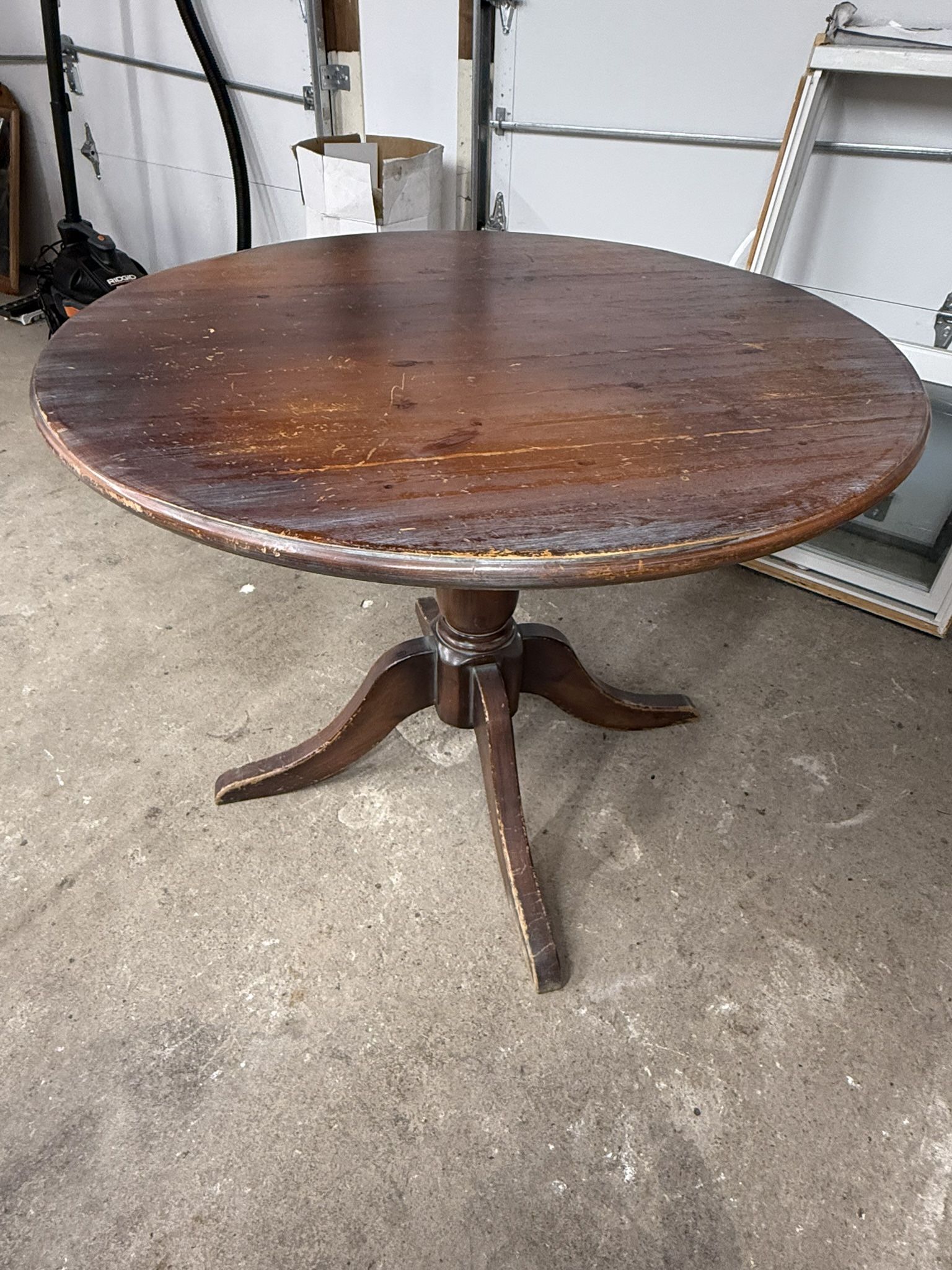 Crate and Barrel Pedestal dining round oak table 39”