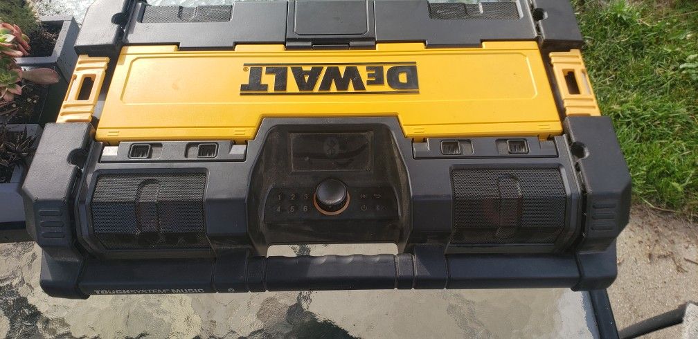 Dewalt Tough Bluetooth