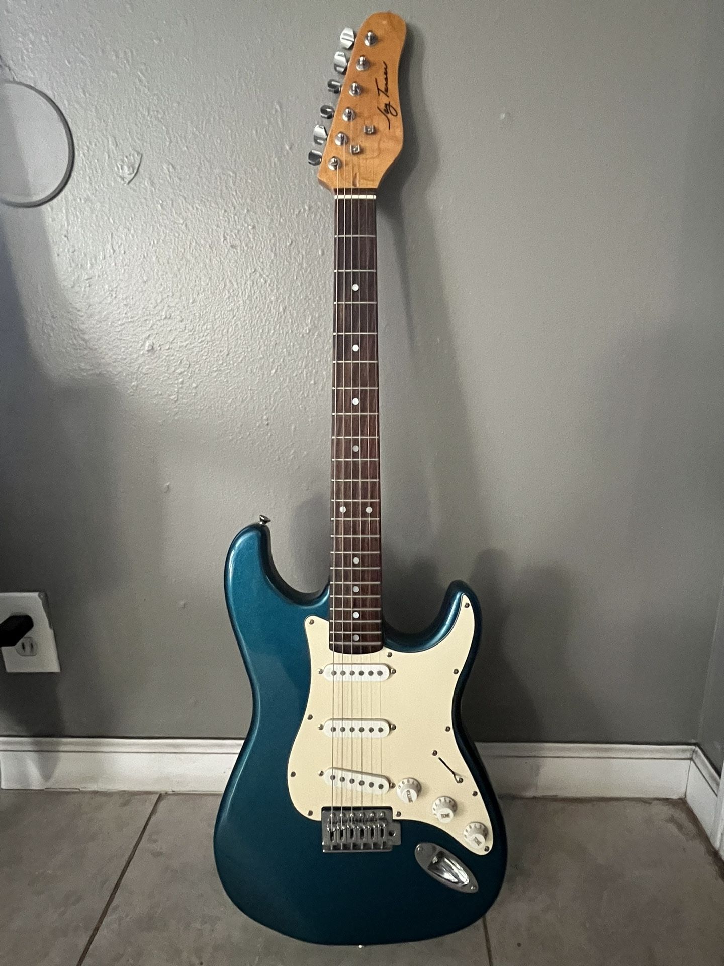 Jay Turser strat style electric guitar