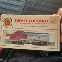 Bachmann Diesel Locomotive Santa Fe 307 HO Lighted Model Railroad