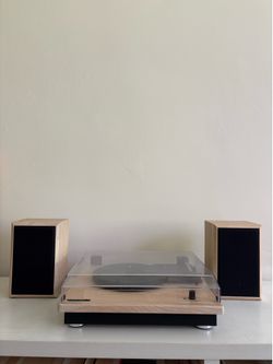 Crosley Turntable with speakers