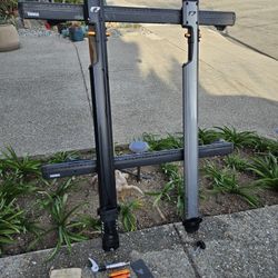 Thule  Aero raised rail roof rack 