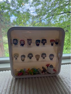 Display case for figures