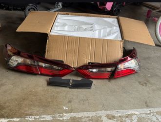 2018-2024 Toyota Camry (LE, SE, XLE, XSE, TRD, Hybrid) OEM Tail Light Set New