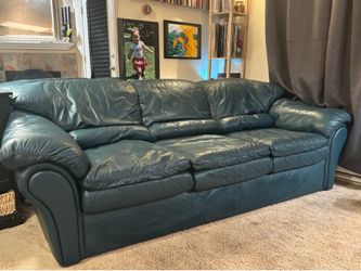 Leather couch - Good Condition