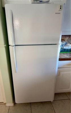 Frigidaire Top-Freezer Refrigerator White
