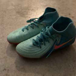 Nike men size 5.5 