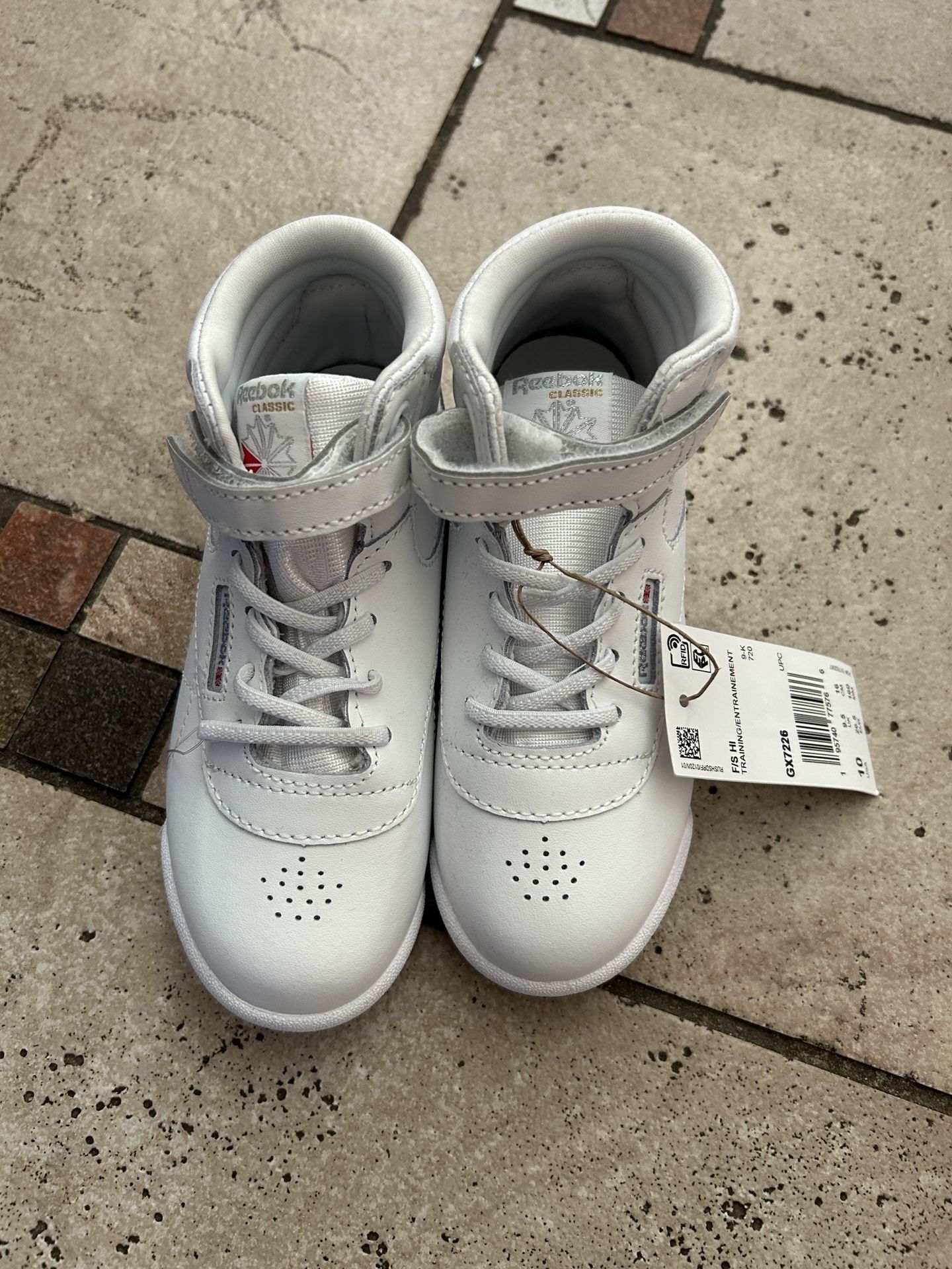 NWT Reebok girls sneakers size 10