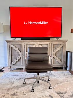 Eames Soft Pad Management Chair