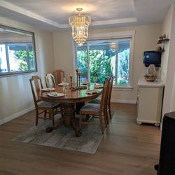 Oak Dining Room Table 6 Chairs 2 Leafs $150.00