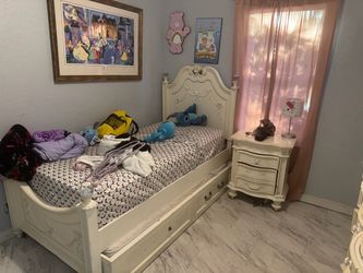 Twin bedroom set