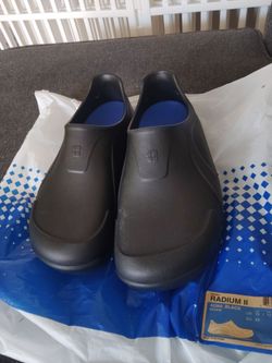 NON slip work shoes