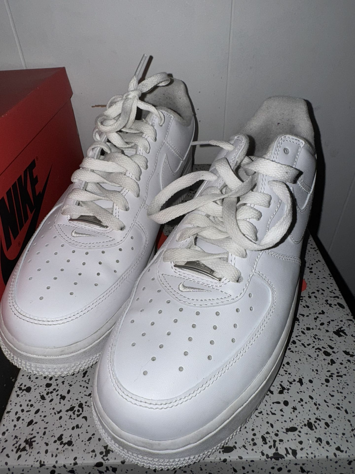 Nike Shoes new barley used. 250$