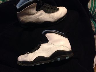 Michael Jordan's North Carolina tennis shoes excellent condition