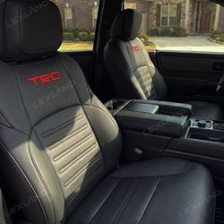 Lexland Toyota Tundra front seat covers in black