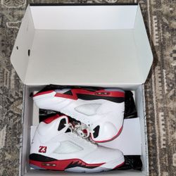Jordan 5 Retro Fire Red Black Tongue Size 10.5 Men 