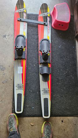 Water skis