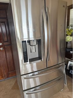 LG Refrigerator (LMX25981ST)