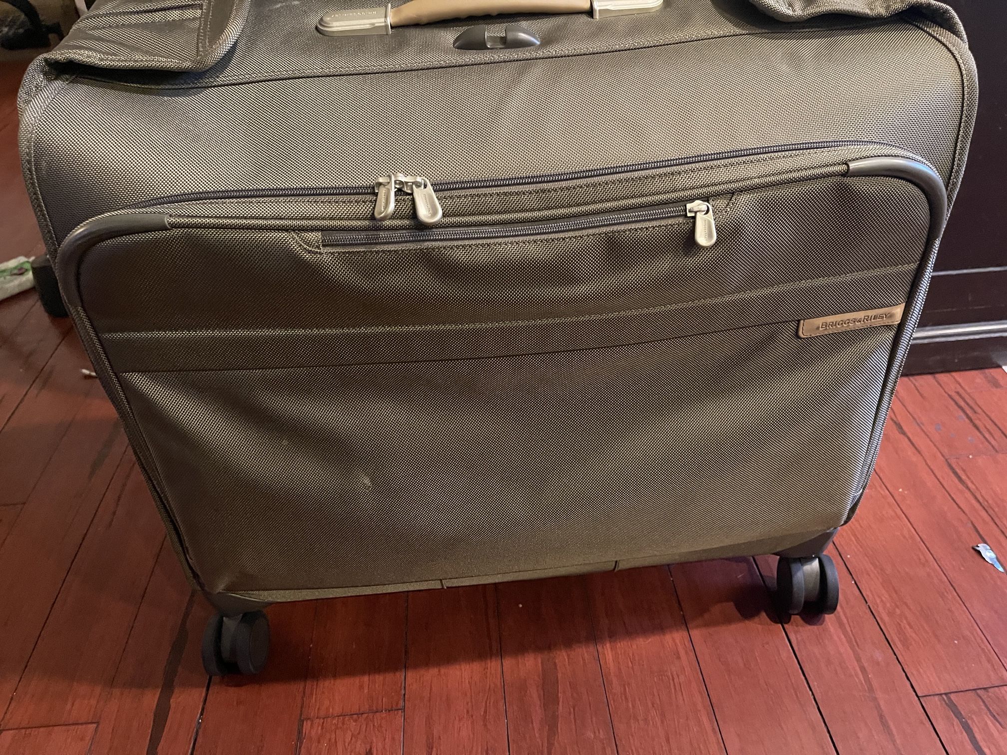 Briggs & Riley Baseline Wardrobe 24.5” Spinner Garment Bag Olive U177SP-7