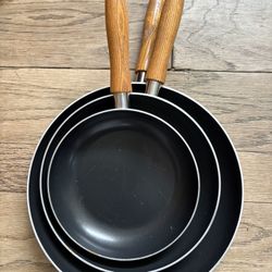 Vintage Set Of 3 WEAREVER Non-stick Frying Pans With Wood Handles