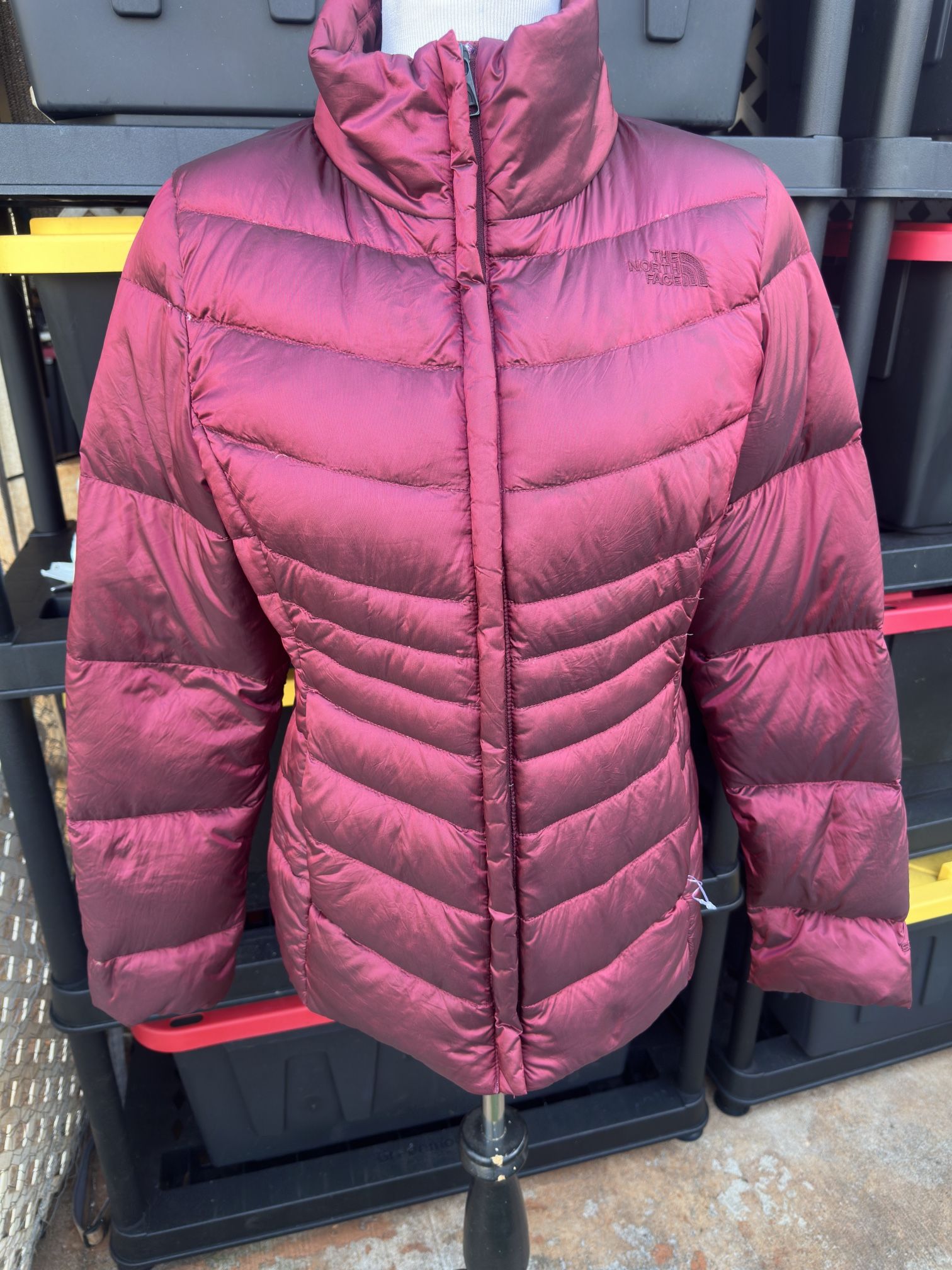 burgundy north face puffer