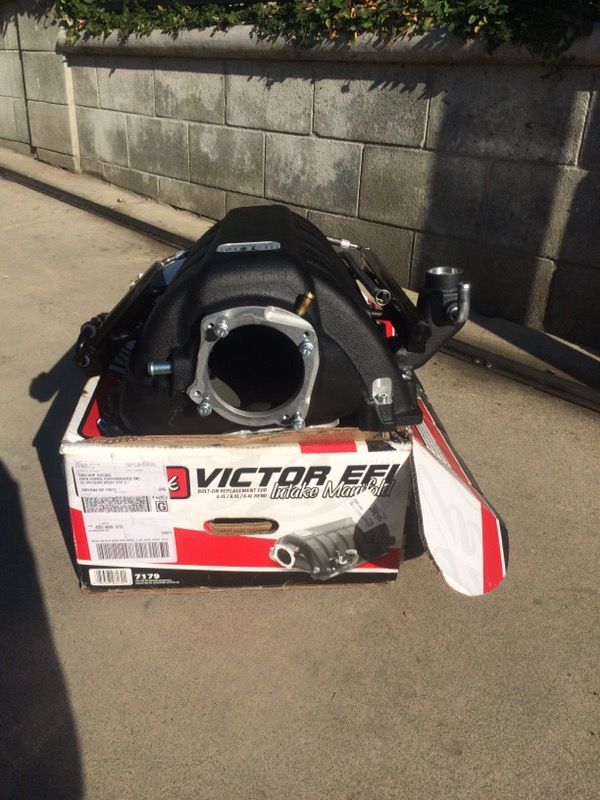 Edelbrock Victor 2 Hemi Intake Manifold for Dodge Challenger ,Charger , Magnum , 300 .