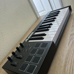 Alesis V25 (Barely Used)