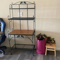 Adorable Bakers rack 