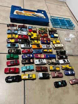 Large Lot vintage Matchbox, hotwheels, yatming, playart with matchbox Carry Case