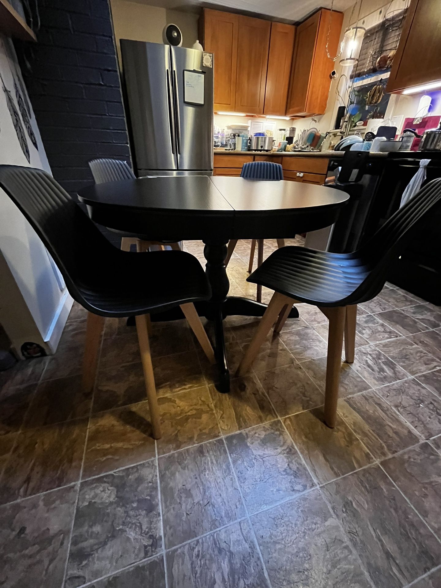 Ingatorp Extendable Pedestal Table And 4 Swivel Chairs