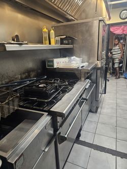 Six Burner Stove With Gruddle Two Ivens