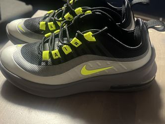 Nike Air Max Axis Grade School