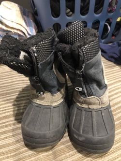 Snow/rain boots size 9t