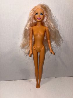Travel Barbie FWV25 doll by Mattel.  #0008