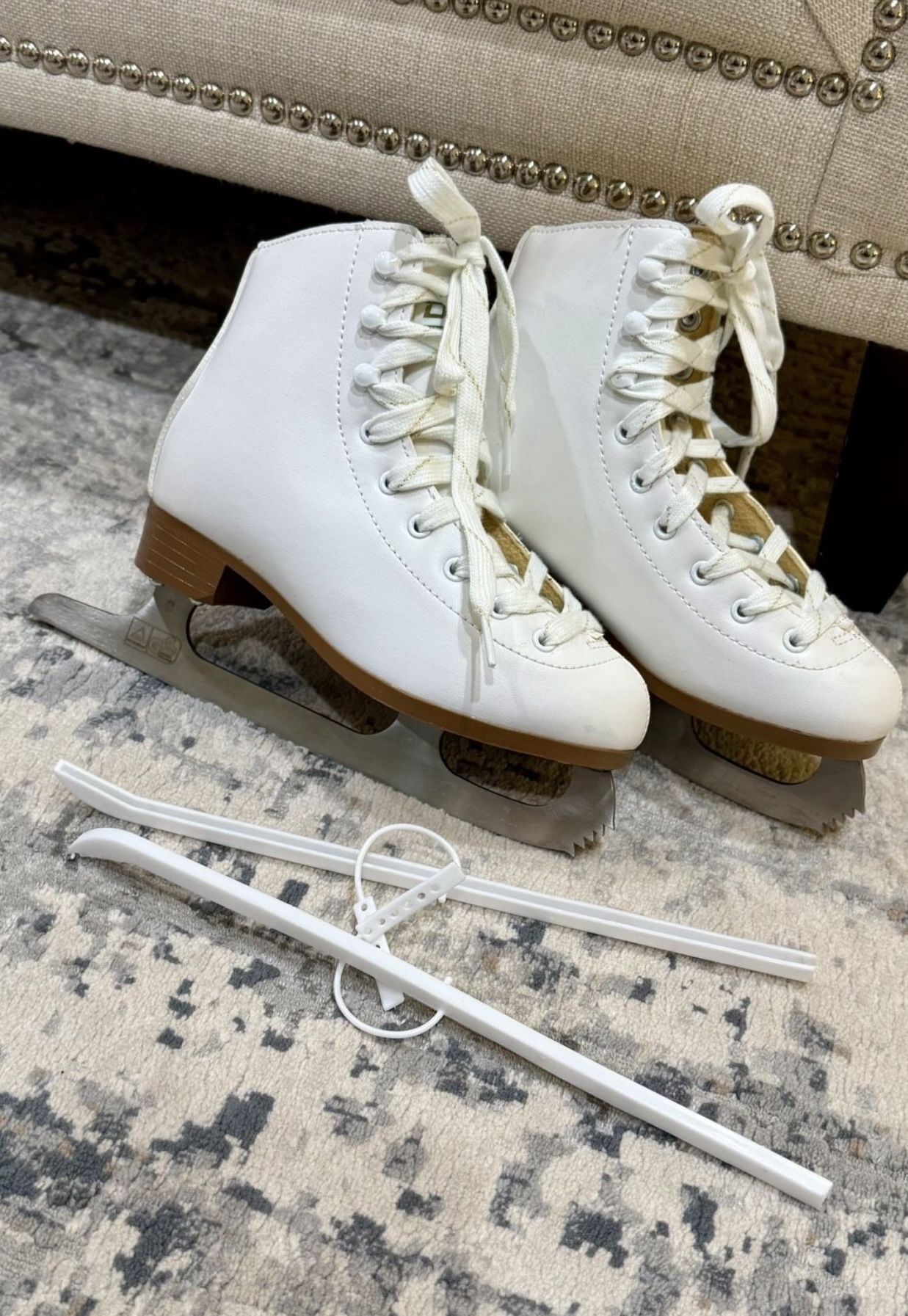 Girls Figure Skates Size 1