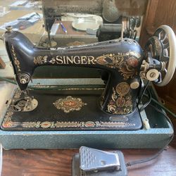 Singer Sewing Machine 