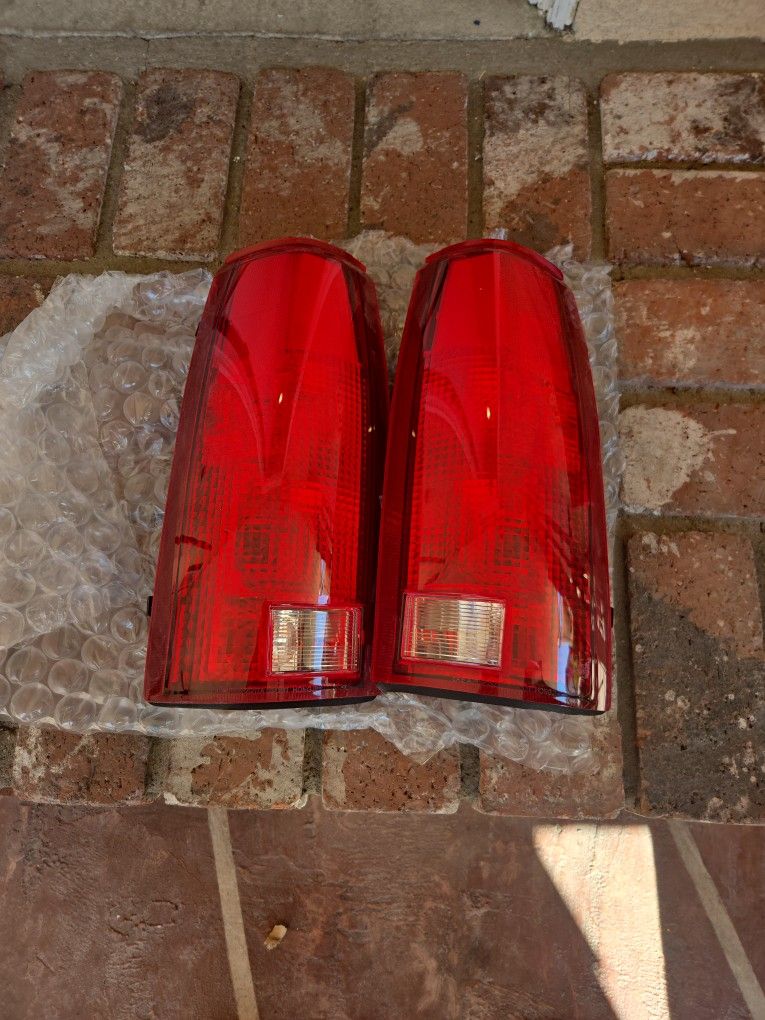 88-98. OBS. Tail Lights. Rea Lifht Assembly.